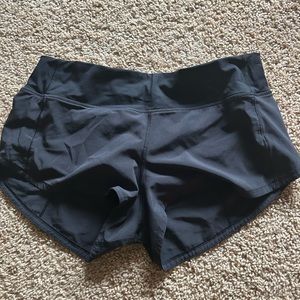 black lulu speed up shorts size 4